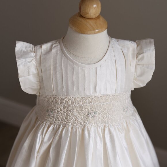Ivory Silk Smocked Dress French Tuck Pleat Embroidery 24 Month PERFECT LIKE NEW - Picture 3 of 4